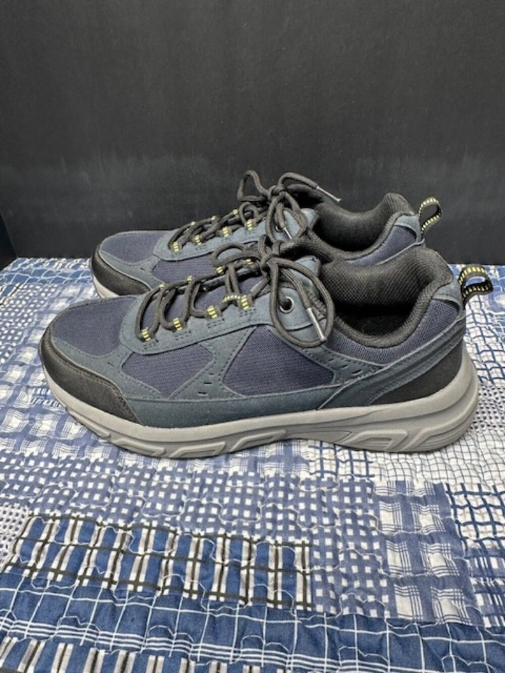 Vively Trail Sneakers Men's Size 9